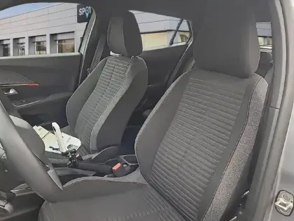 Photo 40 Peugeot 2008  PureTech 100 S&S BVM6