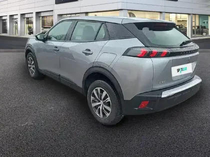 Photo 38 Peugeot 2008  PureTech 100 S&S BVM6