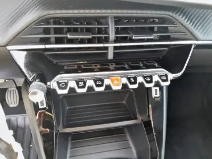 Photo 11 Peugeot 2008  PureTech 100 S&S BVM6