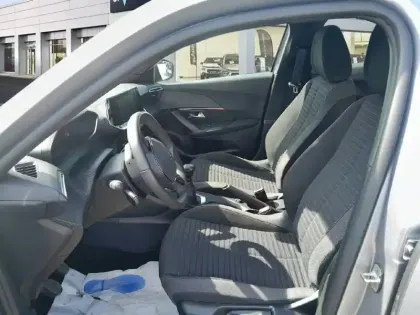 Photo 8 Peugeot 2008  PureTech 100 S&S BVM6