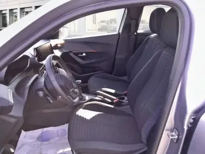 Photo 8 Peugeot 2008  PureTech 100 S&S BVM6