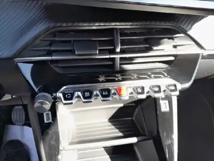 Photo 12 Peugeot 2008  PureTech 100 S&S BVM6