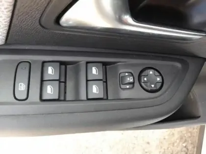 Photo 13 Citroën C4  1.2 Hybride 136ch S&S MAX Automatique