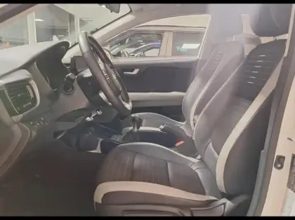 Photo 9 Kia Stonic  1.0 T-GDi 120ch MHEV Launch Edition iBVM6