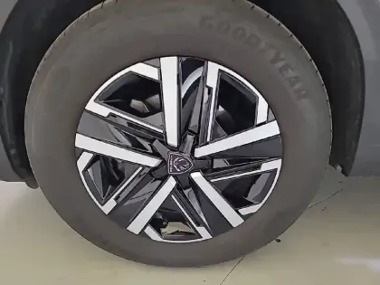 Photo 32 Peugeot 2008  PureTech 100 S&S BVM6