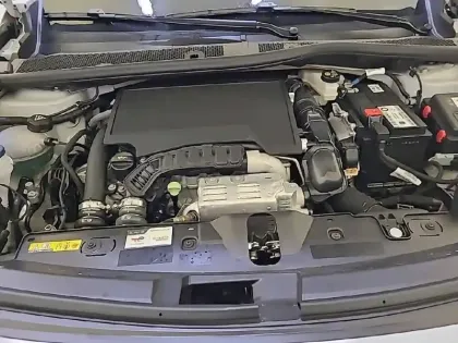 Photo 14 Peugeot 2008  PureTech 100 S&S BVM6