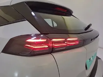 Photo 36 Peugeot 2008  PureTech 100 S&S BVM6