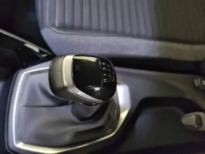 Photo 33 Peugeot 2008  PureTech 100 S&S BVM6