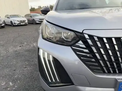 Photo 35 Peugeot 2008  Electrique 54 kWh 156 ch