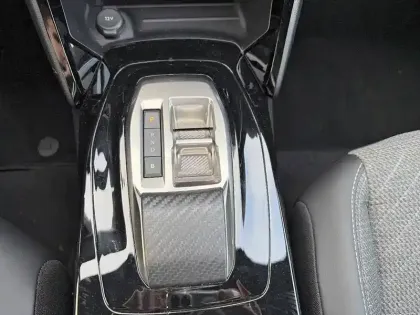 Photo 13 Peugeot 2008  Electrique 54 kWh 156 ch