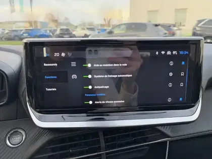 Photo 39 Peugeot 2008  Electrique 54 kWh 156 ch