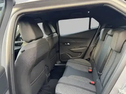 Photo 31 Peugeot 2008  Electrique 54 kWh 156 ch