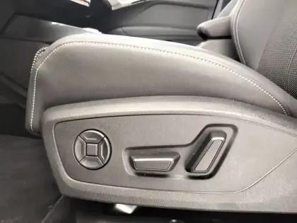 Photo 16 Audi Q4  e-tron 45 285 ch 82 kWh