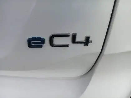 Photo 28 Citroën C4 e- 136 ch autonomie standard  Automatique