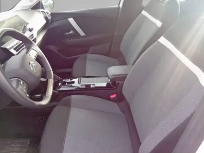 Photo 10 Citroën C4 e- 136 ch autonomie standard  Automatique