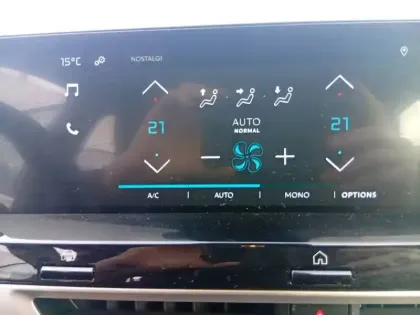 Photo 24 Citroën C4 e- 136 ch autonomie standard  Automatique