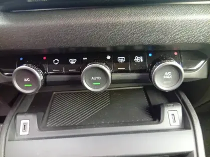 Photo 23 Citroën C4 e- 136 ch autonomie standard  Automatique