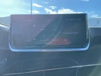 Photo 37 Peugeot 2008  Electrique 54 kWh 156 ch