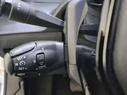 Photo 66 Peugeot 2008  Electrique 54 kWh 156 ch
