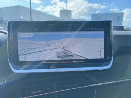 Photo 38 Peugeot 2008  Electrique 54 kWh 156 ch