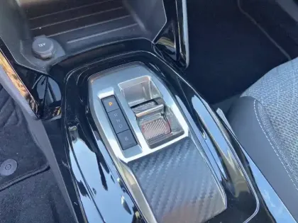 Photo 33 Peugeot 2008  Electrique 54 kWh 156 ch