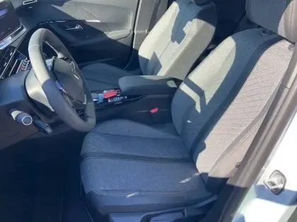 Photo 30 Peugeot 2008  Electrique 54 kWh 156 ch