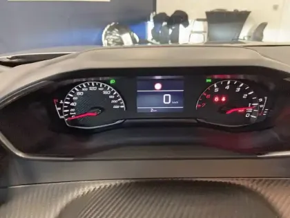 Photo 29 Peugeot 2008  100 S&S BVM6