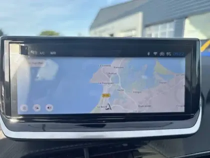 Photo 38 Peugeot 208  Hybrid 100 e-DCS6