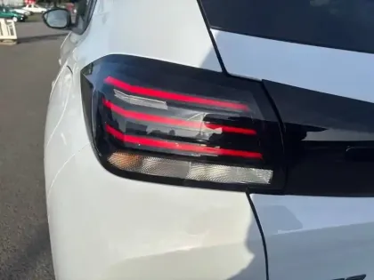 Photo 36 Peugeot 208  Hybrid 100 e-DCS6