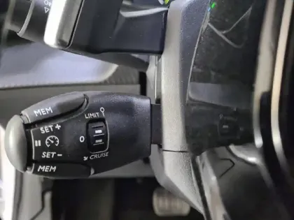 Photo 68 Peugeot 208  Hybrid 100 e-DCS6