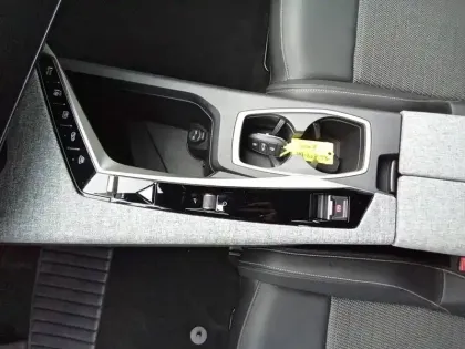 Photo 14 Peugeot 5008  Hybrid 136 e-DCS6