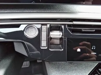 Photo 13 Peugeot 5008  Hybrid 136 e-DCS6