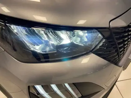 Photo 30 Peugeot 2008  Hybrid 136 e-DCS6