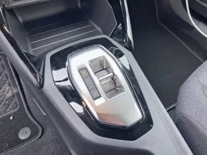 Photo 15 Peugeot 2008  Hybrid 136 e-DCS6