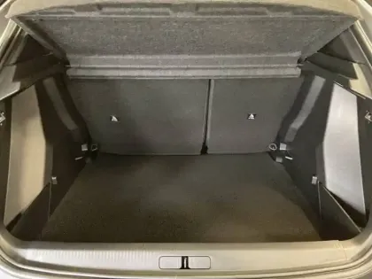 Photo 3 Peugeot 2008  Hybrid 136 e-DCS6