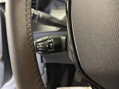 Photo 5 Peugeot 2008  Hybrid 136 e-DCS6