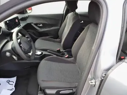 Photo 38 Peugeot 2008  Hybrid 136 e-DCS6