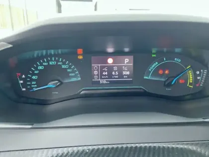 Photo 35 Peugeot 2008  Hybrid 136 e-DCS6