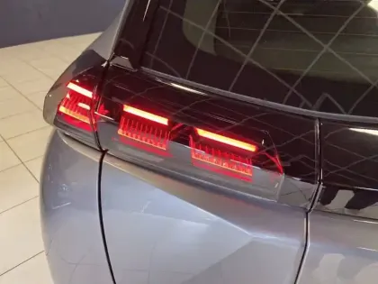 Photo 31 Peugeot 2008  Hybrid 136 e-DCS6