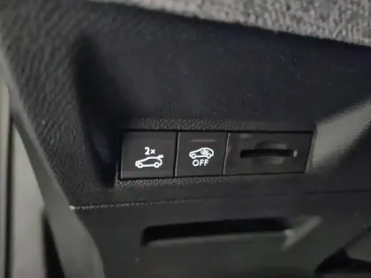 Photo 30 Peugeot 3008  Hybrid 136 e-DCS6