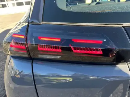 Photo 16 Peugeot 2008  Hybrid 136 e-DCS6