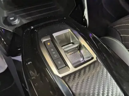 Photo 13 Peugeot 208  Electrique 51 kWh 156ch