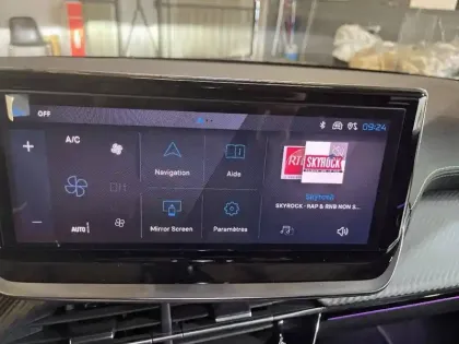 Photo 20 Peugeot 208  Electrique 51 kWh 156ch