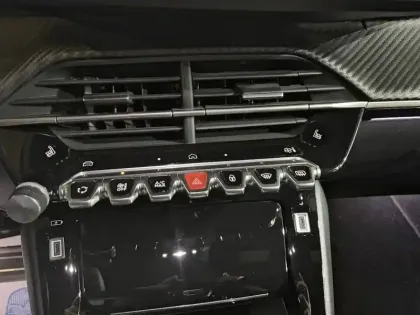 Photo 17 Peugeot 208  Electrique 51 kWh 156ch