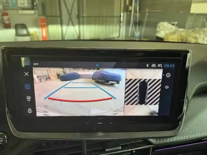 Photo 19 Peugeot 208  Electrique 51 kWh 156ch