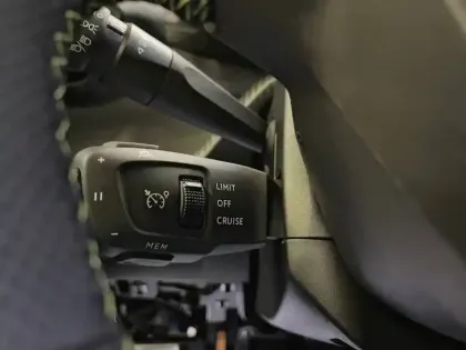 Photo 18 Peugeot 208  Electrique 51 kWh 156ch