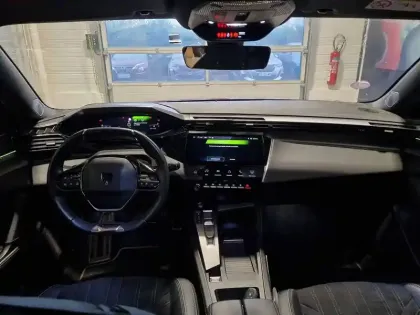 Photo 32 Peugeot 308  PureTech 130ch S&S EAT8