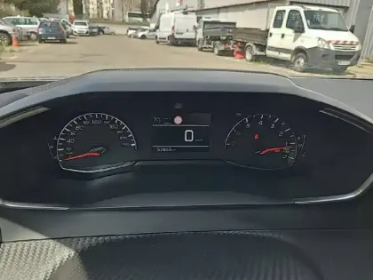 Photo 11 Peugeot 2008  PureTech 130 S&S BVM6