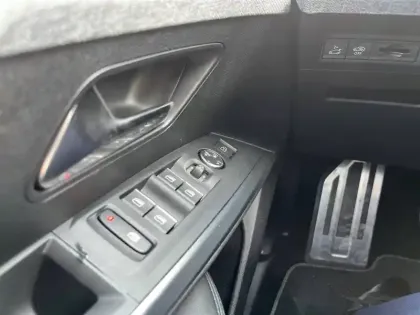 Photo 21 Peugeot 5008  Hybrid 136 e-DCS6