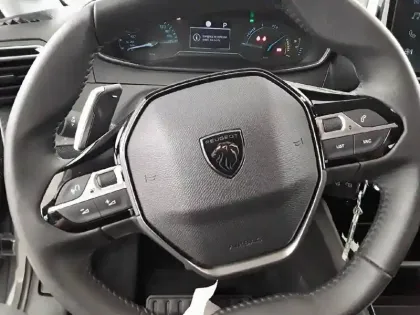 Photo 13 Peugeot 208  Hybrid 100 e-DCS6